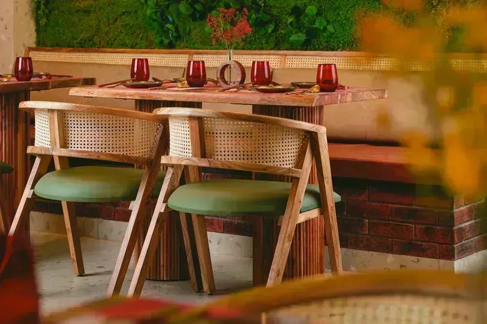 Restaurants in Rajouri Garden – The Red Door, Vishal Mall